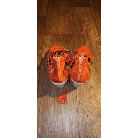 HOOKED ORANGE SANDALS - Picture 4 of 5